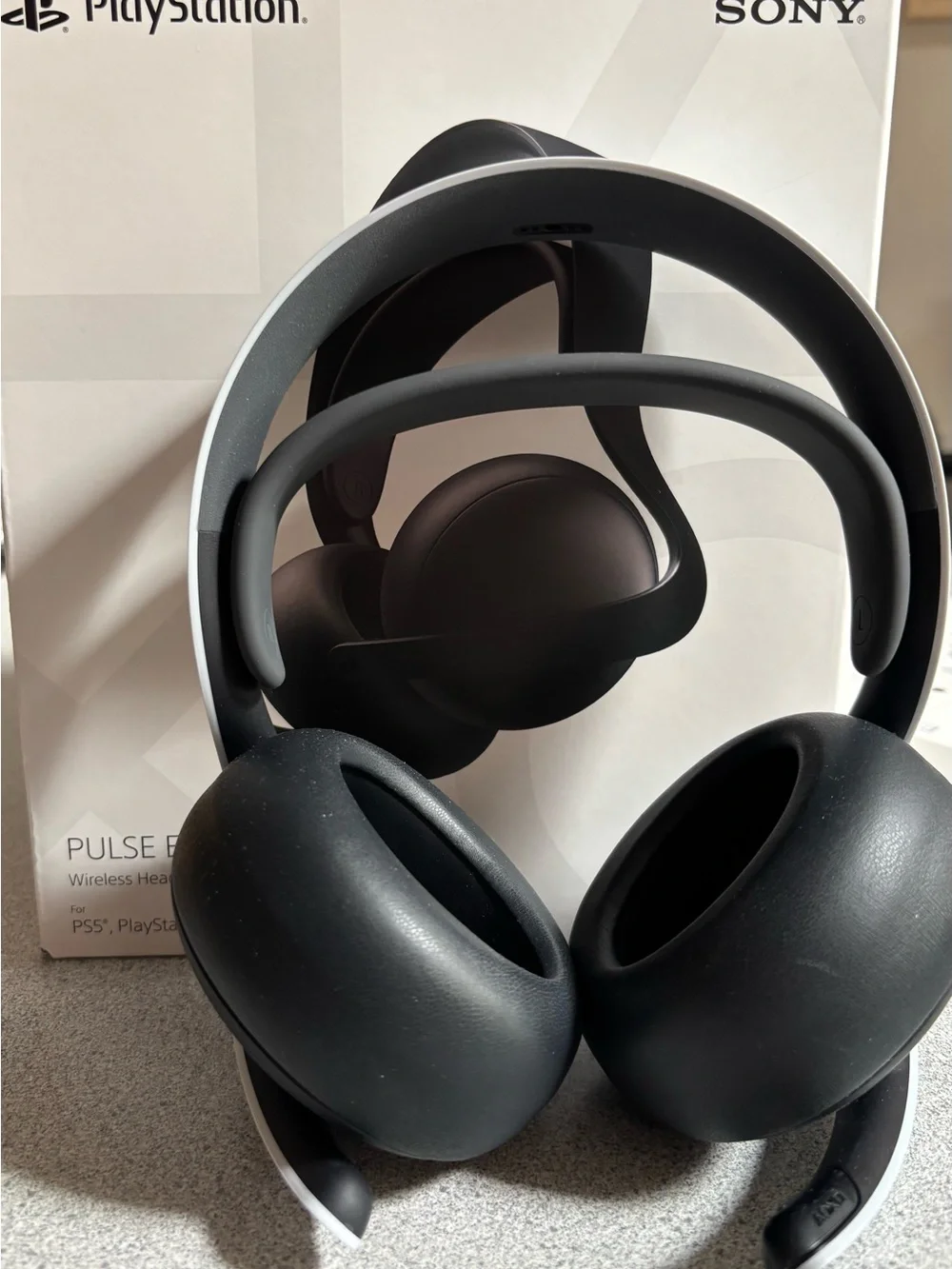 PlayStation Pulse Elite Wireless Headset - Black & White
